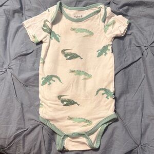 Kyte BABY Green Alligator Print Bodysuit 12-18M